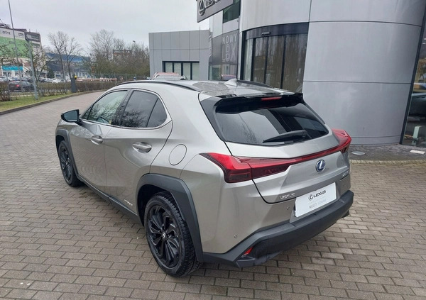 Lexus UX cena 152900 przebieg: 16562, rok produkcji 2022 z Szczecin małe 562